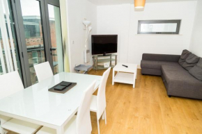 Serviced Apartment In Liverpool City Centre - Free Parking - Balcony - by Happy Days